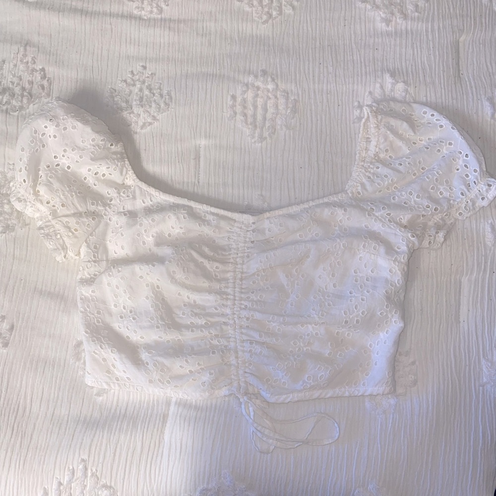 Lacy, Puffed Sleeve Cropped Top